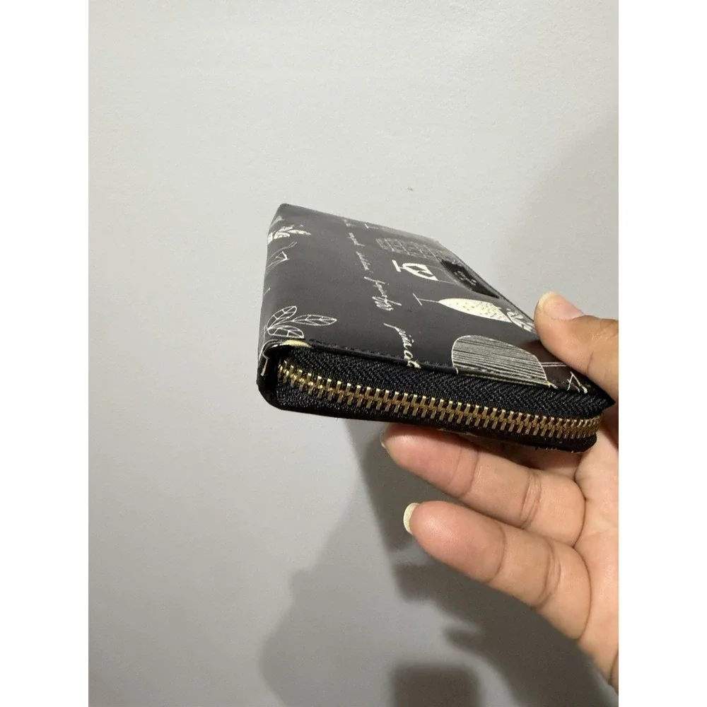 Kate Spade New York zip-around wallet 